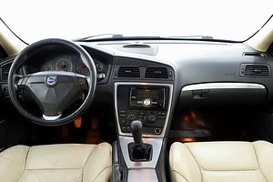 Volvo V70 Summum AWD 4x4 2.4 D5 136kW (5 foto / 7)
