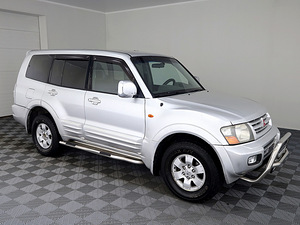 Mitsubishi Pajero Luxury ATM 3.2 DI-D 121kW (1 foto / 8)