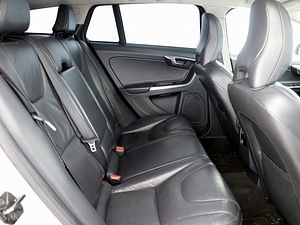 Volvo V60 Summum 2.0 D5 120kW (7 foto / 7)