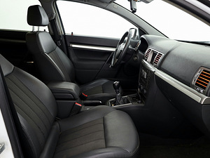 Opel Vectra Cosmo Facelift 2.2 114kW (6 foto / 7)