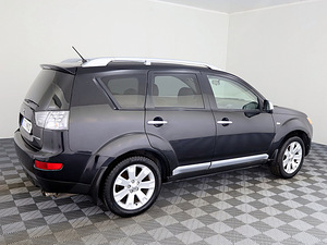 Mitsubishi Outlander Luxury 2.0 DI-D 103kW (3 foto / 9)
