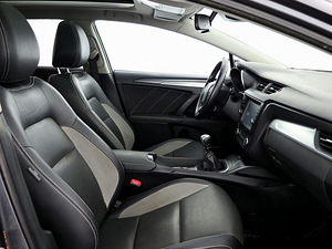 Toyota Avensis Luxury 1.6 D-4D 82kW (6 foto / 9)
