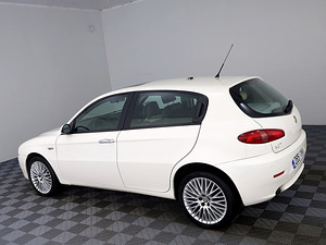 Alfa Romeo 147 Exclusive Facelift 1.6 88kW (4 foto / 7)