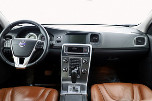 Volvo V60 Summum AWD 4x4 ATM 2.4 D5 151kW (5 foto / 8)