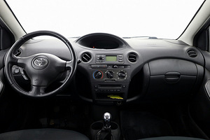 Toyota Yaris Linea Sol Facelift A-C 1.5 78kW (5 foto / 8)