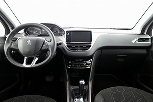 Peugeot 2008 Elegance ATM 1.2 60kW (5 foto / 9)