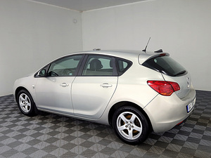 Opel Astra Elegance 1.7 CDTi 92kW (4 foto / 7)
