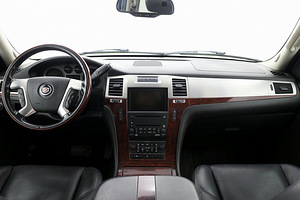 Cadillac Escalade Luxury LPG ATM 6.2 301kW (5 foto / 9)