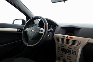 Opel Astra GTC Sport 1.6 85kW (5 foto / 7)