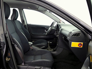 Volvo V40 Estate Facelift 1.9 120kW (5 foto / 6)
