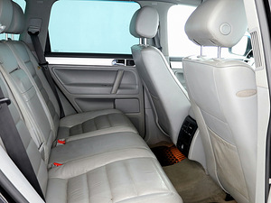 Volkswagen Touareg Highline Facelift ATM 2.5 TDI 128kW (7 foto / 7)