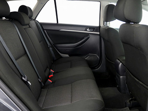 Toyota Avensis Linea Sol Facelift 1.8 95kW (7 foto / 7)