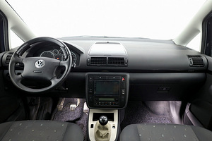 Volkswagen Sharan Comfortline Facelift 2.0 TDI 103kW (5 фото из 8)