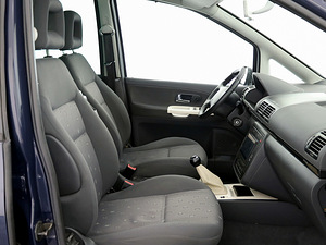 Volkswagen Sharan Comfortline Facelift 2.0 TDI 103kW (6 фото из 8)