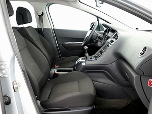Peugeot 5008 Elegance 1.6 88kW (6 фото из 8)