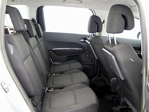 Peugeot 5008 Elegance 1.6 88kW (7 фото из 8)