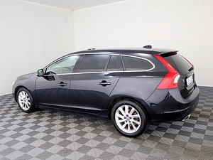 Volvo V60 Summum Facelift ATM 2.0 D5 133kW (4 foto / 7)
