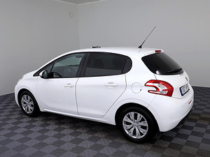 Peugeot 208 Elegance 1.2 60kW (4 foto / 7)