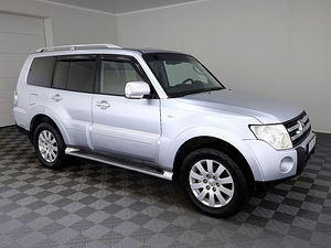 Mitsubishi Pajero Luxury ATM 3.2 Di-D 125kW (1 foto / 9)