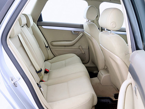 Audi A4 Comfortline 2.0 TDI 103kW (7 foto / 7)
