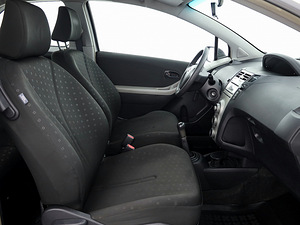 Toyota Yaris Linea Sol A-C 1.3 64kW (6 foto / 8)