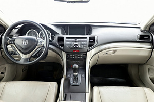 Honda Accord Luxury ATM 2.2 i-DTEC 110kW (5 foto / 8)