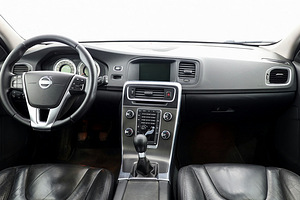 Volvo V60 Summum 2.0 D5 120kW (5 foto / 8)