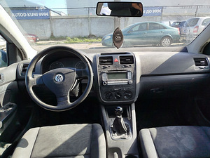 Volkswagen Golf Comfortline 1.6 85kW (5 foto / 6)