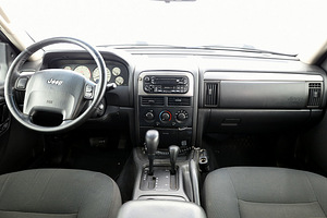 Jeep Grand Cherokee Laredo ATM 2.7 CRD 120kW (5 foto / 8)