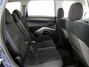 Mitsubishi Outlander Comfort 4x4 ATM 2.4 125kW (7 foto / 8)