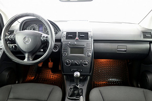 Mercedes-Benz A 160 Elegance Facelift 1.5 70kW (5 foto / 7)