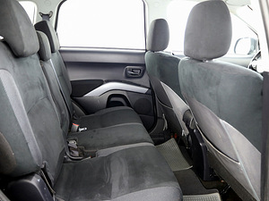 Mitsubishi Outlander Comfort 4x4 ATM 2.4 125kW (7 foto / 8)