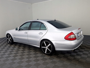 Mercedes-Benz E 280 Avantgarde Facelift ATM 3.0 CDI 140kW (4 foto / 8)