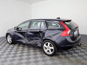 Volvo V60 Summum ATM 2.0 D5 120kW (4 foto / 7)