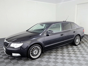 Skoda Superb Highline 1.4 92kW (2 foto / 7)