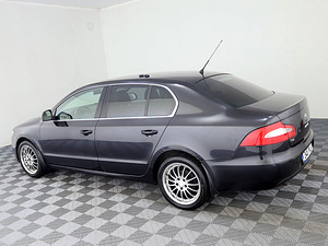 Skoda Superb Highline 1.4 92kW (4 foto / 7)