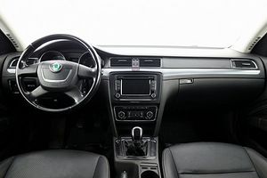 Skoda Superb Highline 1.4 92kW (5 foto / 7)