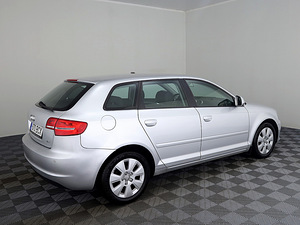 Audi A3 Comfortline Facelift ATM 1.8 118kW (3 foto / 8)