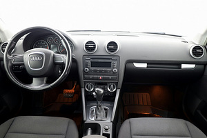 Audi A3 Comfortline Facelift ATM 1.8 118kW (5 foto / 8)