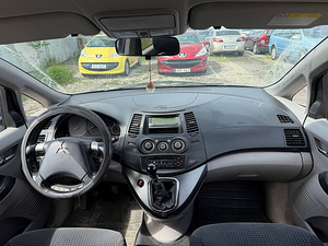 Mitsubishi Grandis Comfort 2.0 Di-D 100kW (5 foto / 8)