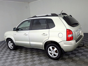 Hyundai Tucson Comfort 4x4 2.0 104kW (4 фото из 7)