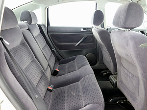Volkswagen Passat Comfortline ATM 2.5 TDI 110kW (7 фото из 7)