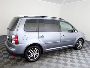 Volkswagen Touran Comfortline Facelift 1.9 TDI 77kW (3 foto / 7)
