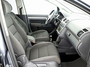 Volkswagen Touran Comfortline Facelift 1.9 TDI 77kW (6 foto / 7)