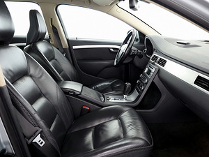 Volvo V70 Ocean Race ATM 2.4 D5 136kW (6 foto / 9)