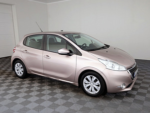 Peugeot 208 Elegance 1.2 60kW (1 foto / 8)