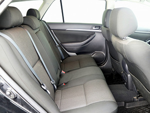 Toyota Avensis Linea Sol Facelift 1.8 95kW (7 foto / 7)