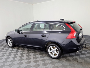 Volvo V60 Summum AWD 4x4 ATM 2.4 D5 151kW (4 foto / 8)