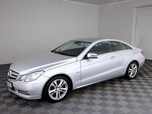 Mercedes-Benz E 250 Coupe Avantgarde ATM 2.1 CDI 150kW (2 foto / 7)