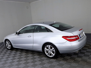 Mercedes-Benz E 250 Coupe Avantgarde ATM 2.1 CDI 150kW (4 foto / 7)